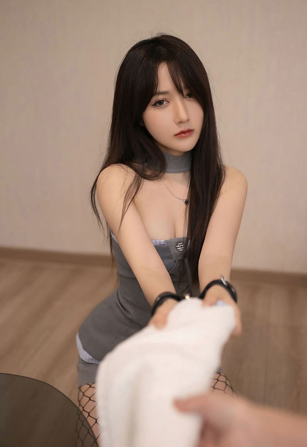 秀人女神鱼子酱Fish私购流出无形的台阶