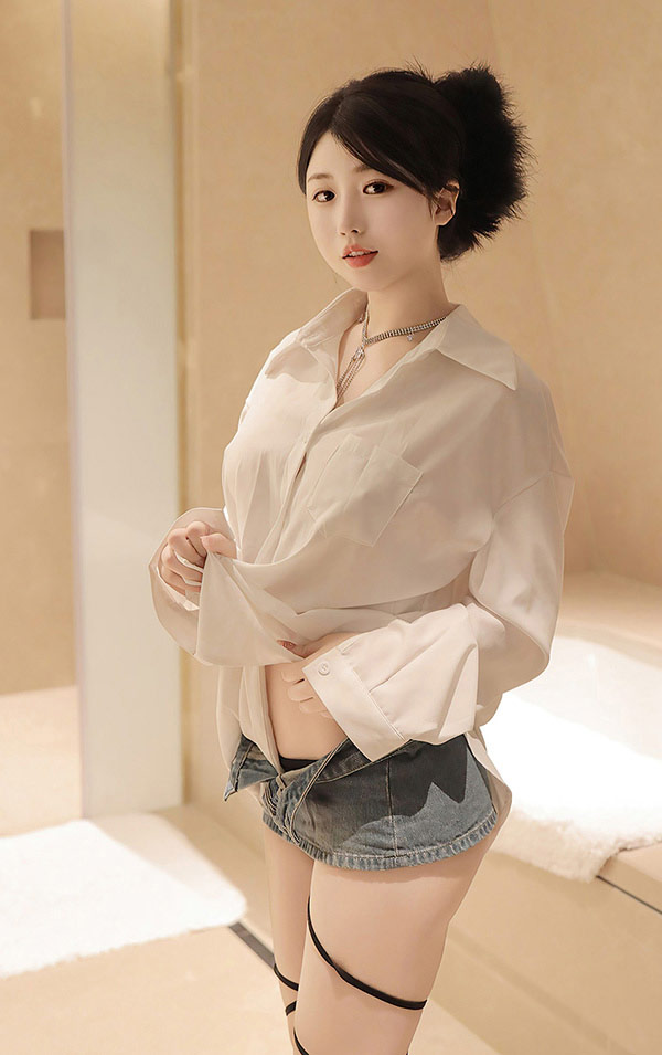 秀人女神陈小花白衬衣湿身美乳性感