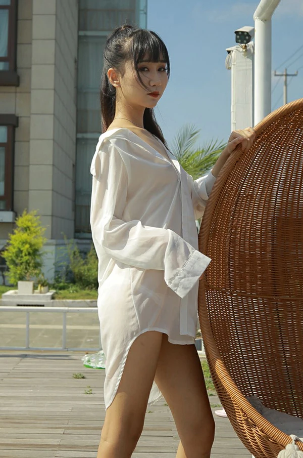 福利姬美女猫猫天台摇椅无圣光图集