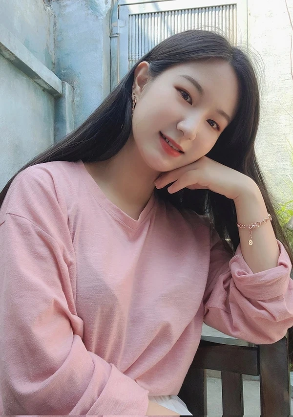 粉嫩美女@hellopeaches极品八字奶尺度福利图