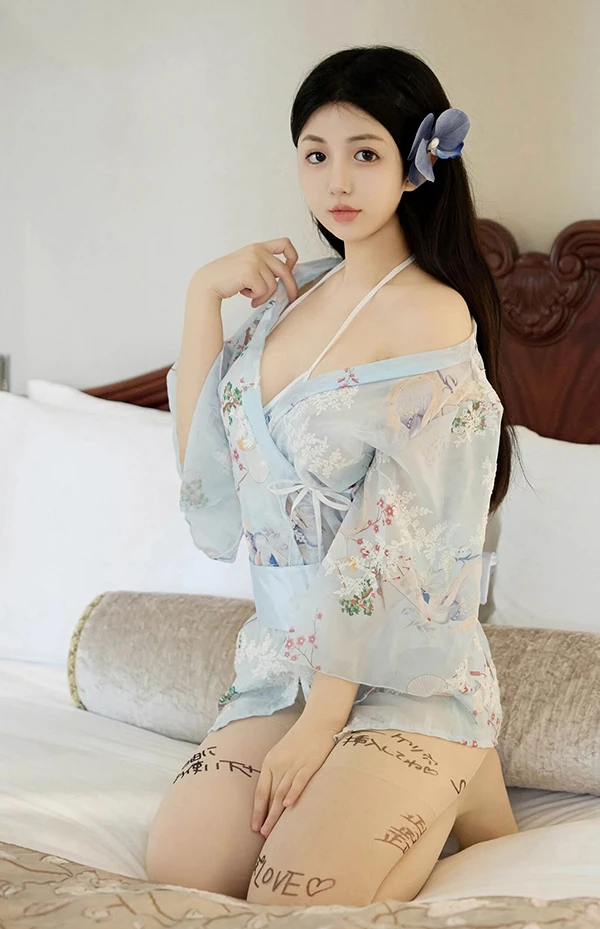 秀人女神陈小花 浅蓝色和服丰腴美臀诱惑力十足