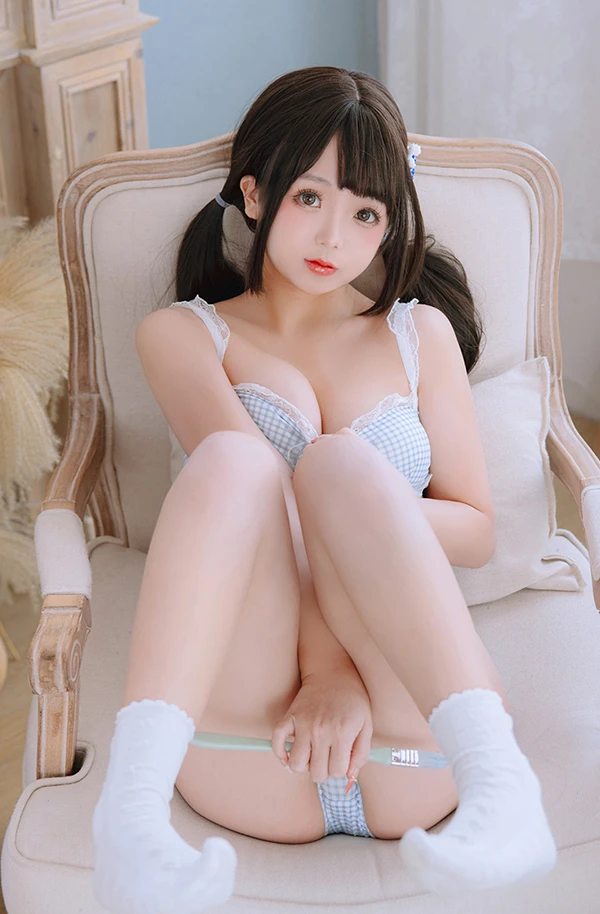 网红萌眼妹子日奈娇 美术生真空诱惑