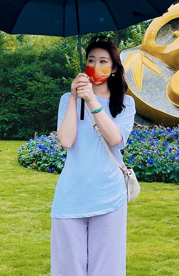 露出系福利姬@小可爱 居家后背杀尺度私拍合集