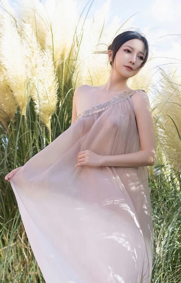 秀人女神鱼子酱Fish薄纱连衣裙芦苇旁美妙胴体迷人