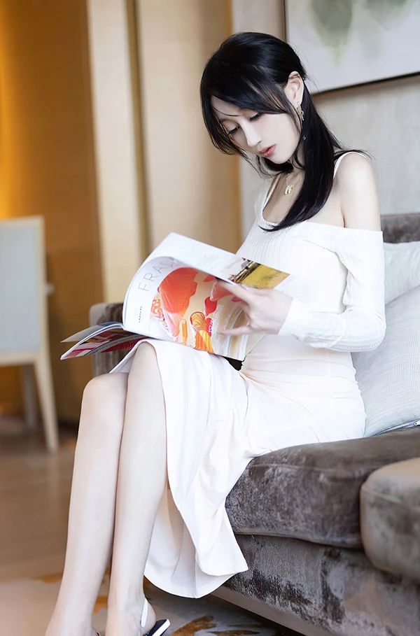 秀人女神玥儿玥白色长裙私购半裸曲线诱人