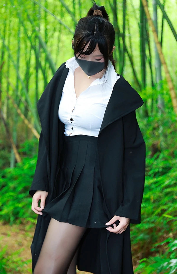 正点嫩模李佳百褶裙黑丝森林无圣光图集