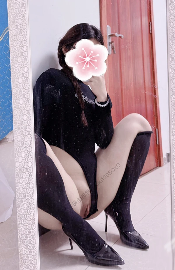 推特美女@Kiki1205OxO火辣洞口大开无遮尺度图