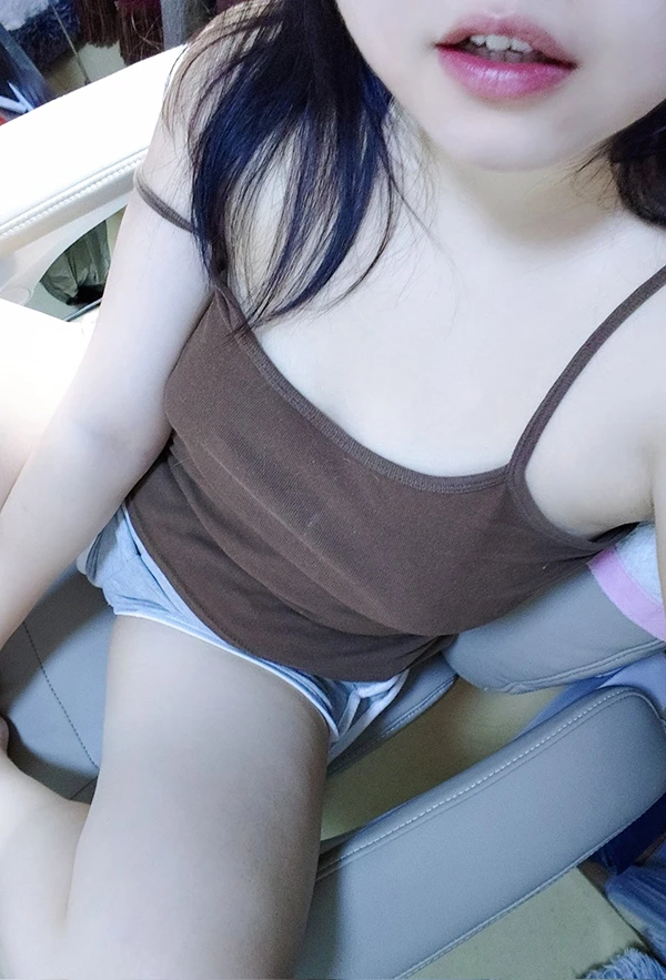 巨乳八字奶福利姬@泡芙小梨尺度私拍视图合集