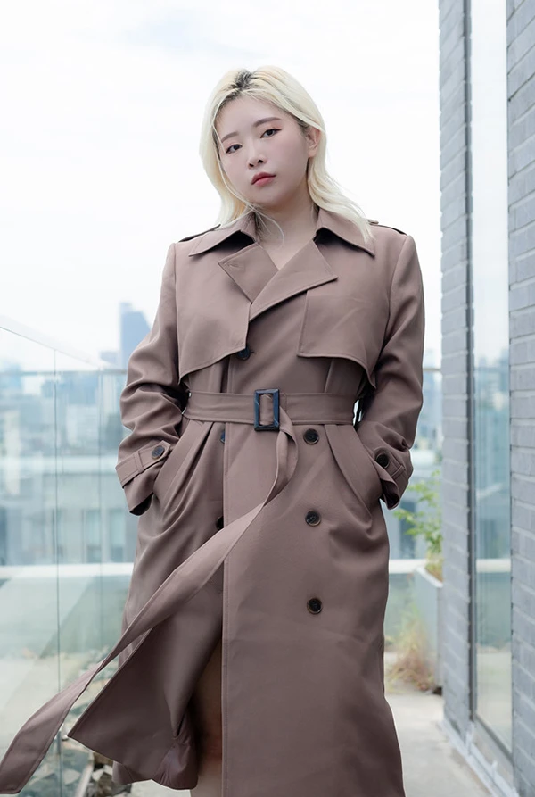 风衣下的丰满胴体Yuna乳夹小内内天台尺度福利