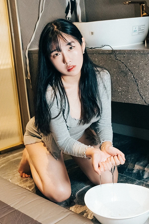 清纯颜小姐姐Sonson实力演绎Loozy按摩女孩眼神销魂