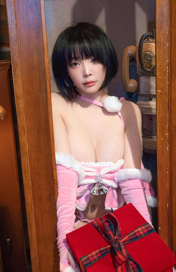 高颜值美女姜仁卿圣诞礼物送上全身果体的自已